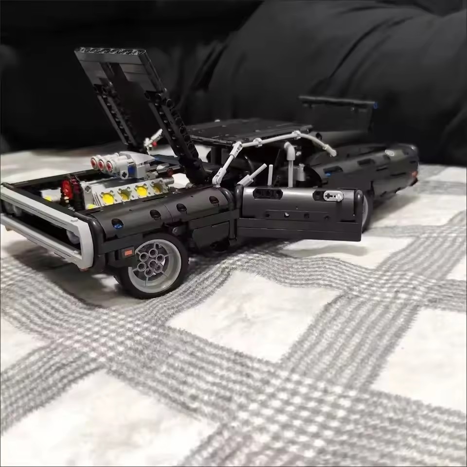 1077 Parça Teknik Araba Dodge  - Model Kit Dodge Charger incelemesi ve fiyatı